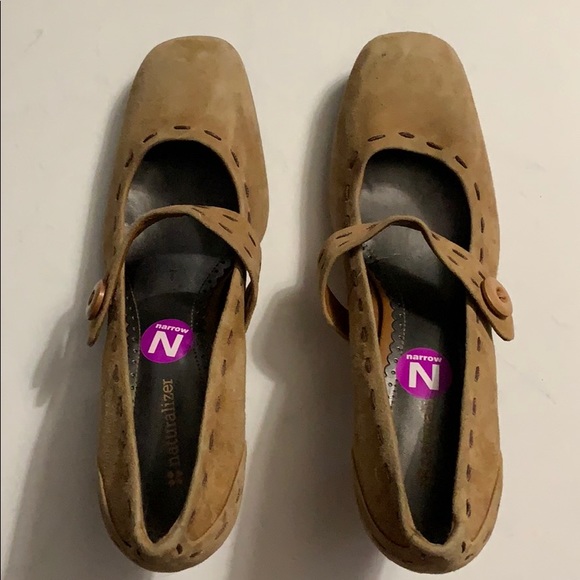 Naturalizer camel suede heels 8N - Picture 1 of 5